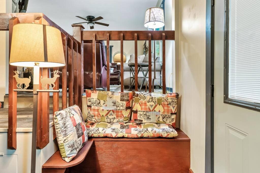 Beautiful Chalet With Fireplace And Large Game Room Гатлинбург Экстерьер фото