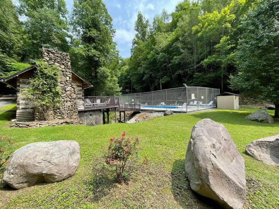 Beautiful Chalet With Fireplace And Large Game Room Гатлинбург Экстерьер фото